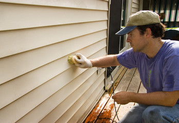 How to Save Money on Siding Repair